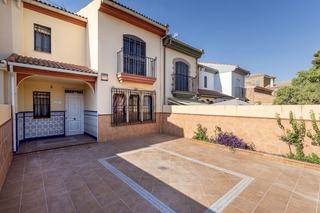 Casa adossada a Carretera de la sierra 10a. Vive en iznalloz casa con encanto, amplio espacio y tranquilidad