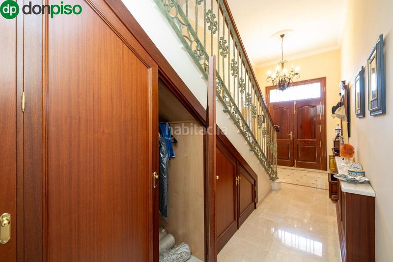 Foto 17109098-822d-464a-aac5-92873a5a4efe. Casa adosada en leones 16 oportunidad de compra . en Albolote