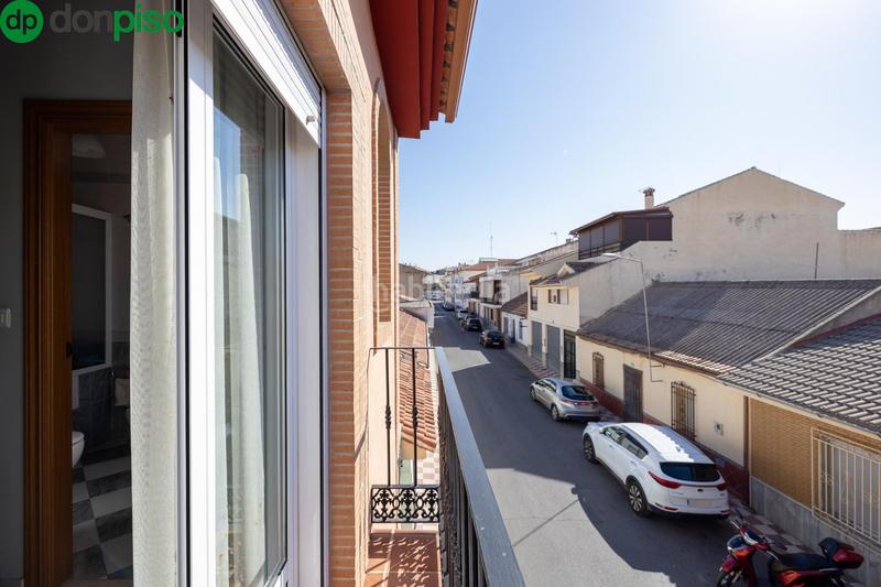 Foto c64f1554-3c06-44e9-beaa-bf6a5d90c7e5. Casa adosada en leones 16 oportunidad de compra . en Albolote