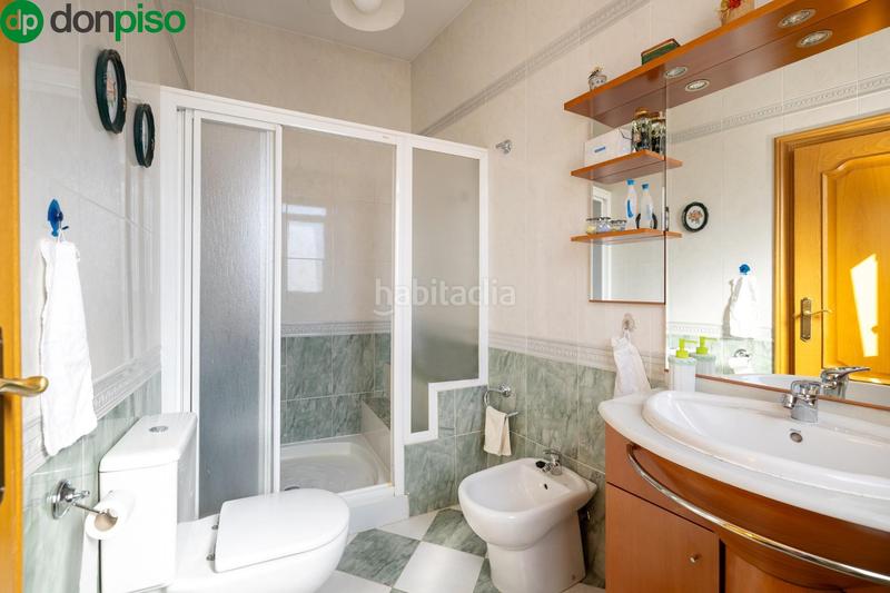 Foto df7e7d22-e55b-4840-9033-c11974511f66. Casa adosada en leones 16 oportunidad de compra . en Albolote