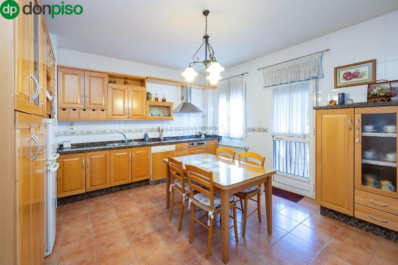 Foto fe8175d1-2e75-491c-b34d-643c4461a556. Casa adosada en leones 16 oportunidad de compra . en Albolote
