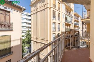 Piso en Calle de almona del boquerón 15. Luminoso piso con vista a la gran vía de colon