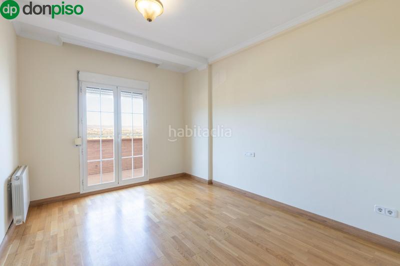 Foto 28f7f14b-04ca-4d83-81a8-971ce9f2de0f. Reihenhaus mit heizung parking pool in Camino de los Neveros - Serrallo Granada