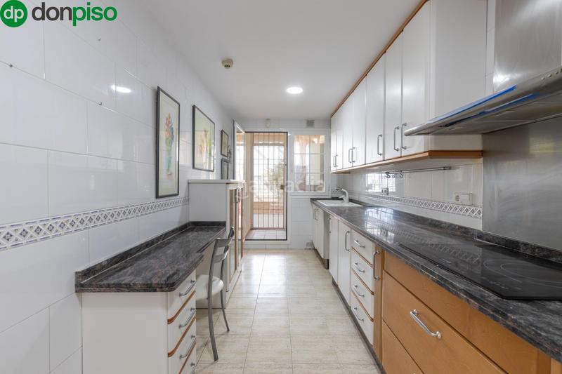 Foto 94cee683-3d41-4738-8a11-c90e7f7e7e23. Reihenhaus mit heizung parking pool in Camino de los Neveros - Serrallo Granada