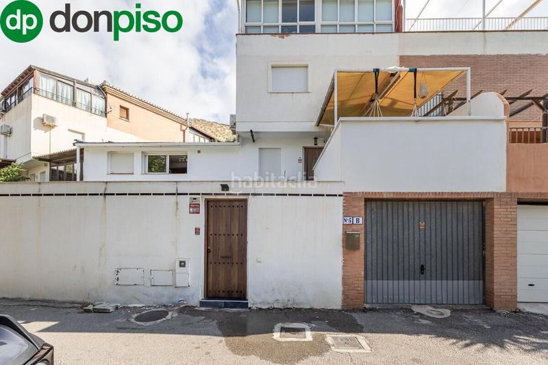 Foto a8e508bd-2a81-4b08-ac14-651f2e56723e. Casa a schiera con piscina in Cenes de la Vega