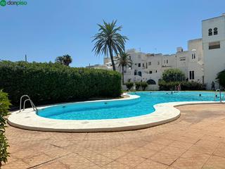 Apartament  Calle mar egeo. Se vende bonito piso con gran terraza en roquetas de mar almeria