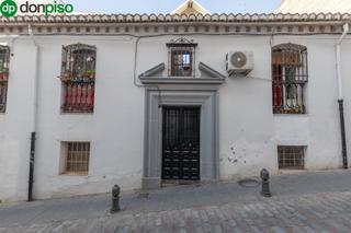 Edificio en Del pescado 5. Edificio en venta junto al salón