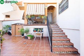 Casa adossada  Calle de miguel delibes. Casa a la venta en peligros con grandes espacios y vistas despej