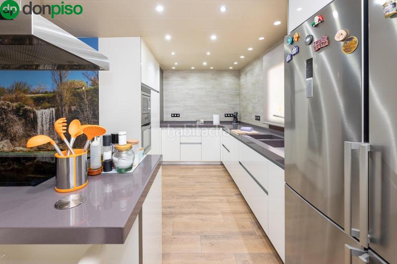 Foto 8bfa0eed-455d-4f40-b0d9-fdb8a20b6410. Chalet villa de lujo exclusividad, espacio y estilo en un entorno privilegiado en Gójar