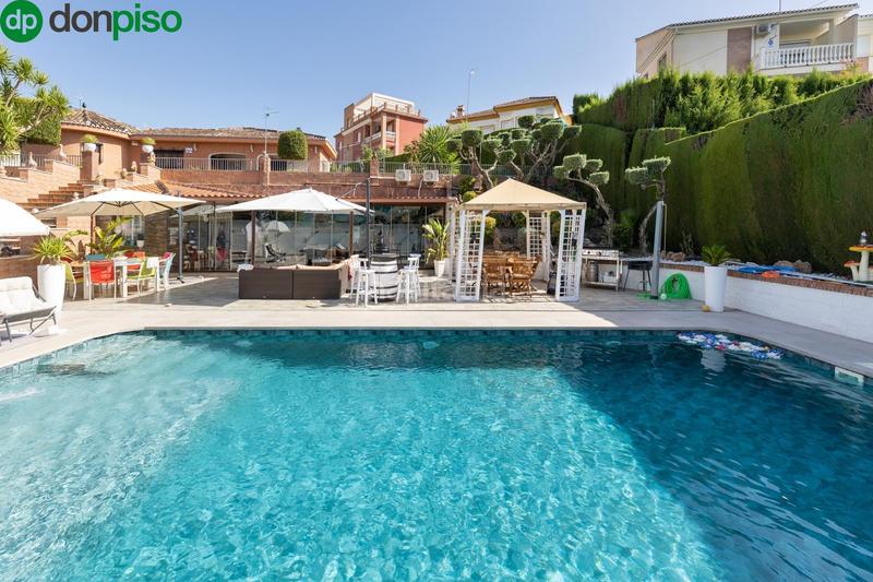Foto b475ca8e-864c-4f52-b68d-bc4447bcf247. Chalet villa de lujo exclusividad, espacio y estilo en un entorno privilegiado en Gójar