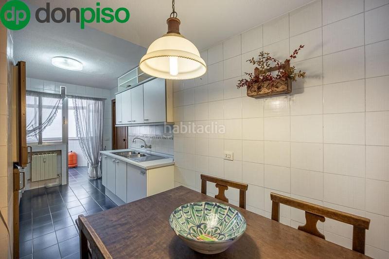 Foto b1c56d4d-1e2a-4316-bcf9-2790d081ad21. Piso en de la constitucion 22 piso en avda. constitución en Granada