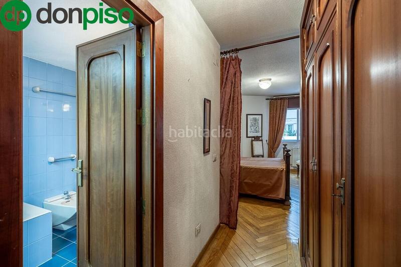 Foto c48a5993-becc-4ac1-a41a-7c34e4797a40. Piso en de la constitucion 22 piso en avda. constitución en Granada