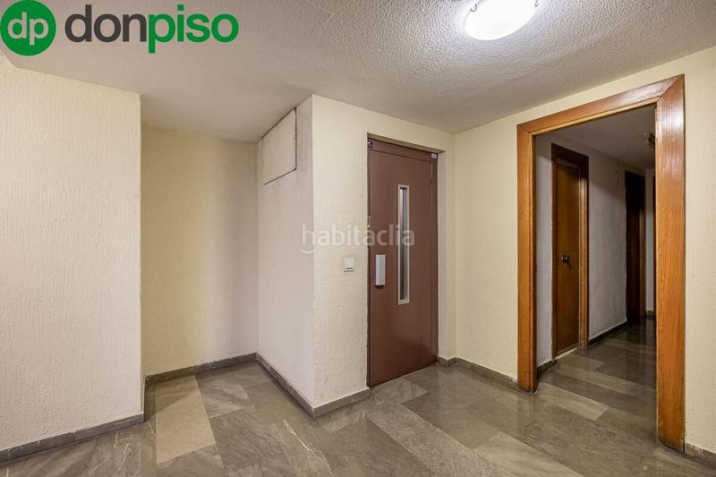 Foto c998c7bc-7dc2-489a-bf52-793938146112. Piso en de la constitucion 22 piso en avda. constitución en Granada