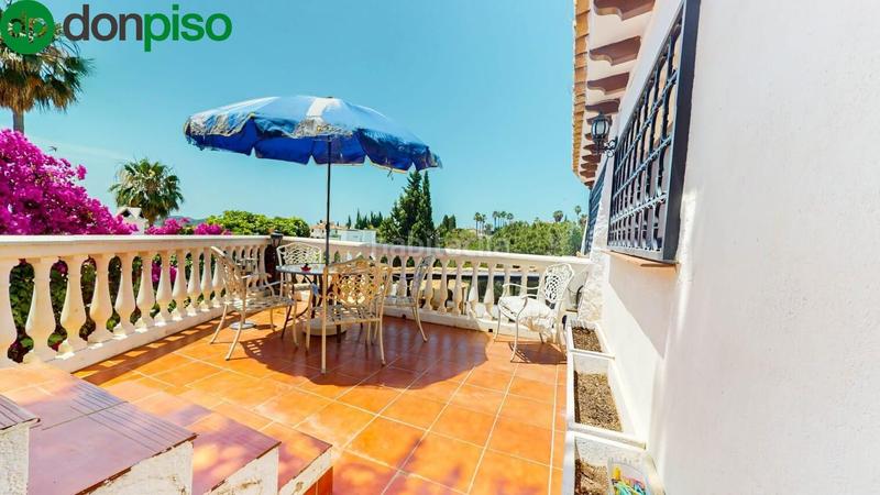 Foto e30eeff1-e4b7-4157-8816-9e8b0f3c4833. Chalet villa en urbanización campo en campo de Mijas Mijas