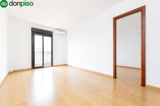 Piso  Calle calle de la granja, 38. Tu nuevo hogar en la zubia te espera!