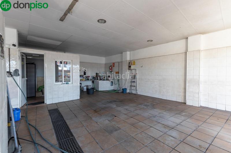 Foto a3b01f18-6661-4a2b-bab3-f7b1c0308c06. Local comercial fantástico local en ubicación inmejorable! en Maracena