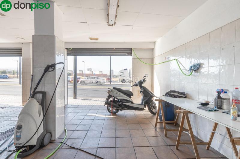 Foto c70cb4bc-b3ae-4650-8c28-95b31dd063a6. Local comercial fantástico local en ubicación inmejorable! en Maracena