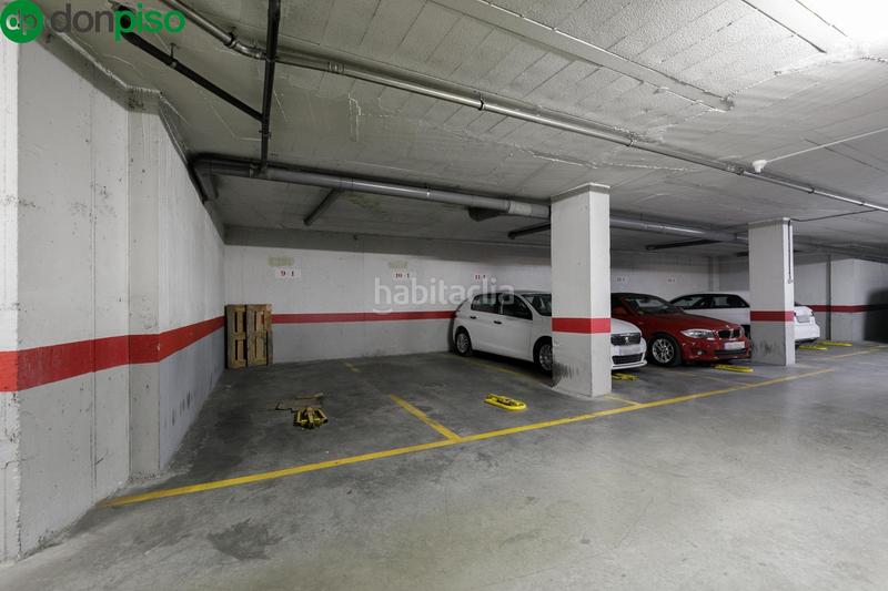 Foto 34897d87-e868-4fb7-88eb-1762043209f7. Parking coche en paseo paseo de la bomba espaciosa plaza de garaje en el corazón del paseo del salón en Granada