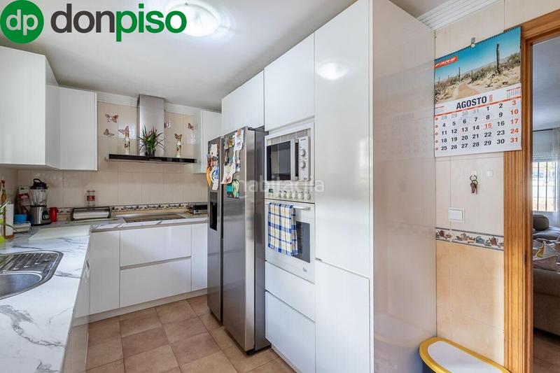 Foto a1d424aa-a309-40e9-8e69-43e2a362ebb8. Casa adosada bonita vivienda unifamiliar zona bellavista en Cájar