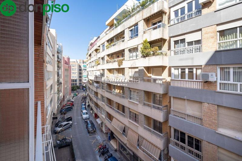 Foto 966b6d19-dbfc-4d7e-b38f-b9db1e1a4560. Piso fantástico piso en pleno centro , ideal para vivir o invertir. en Granada