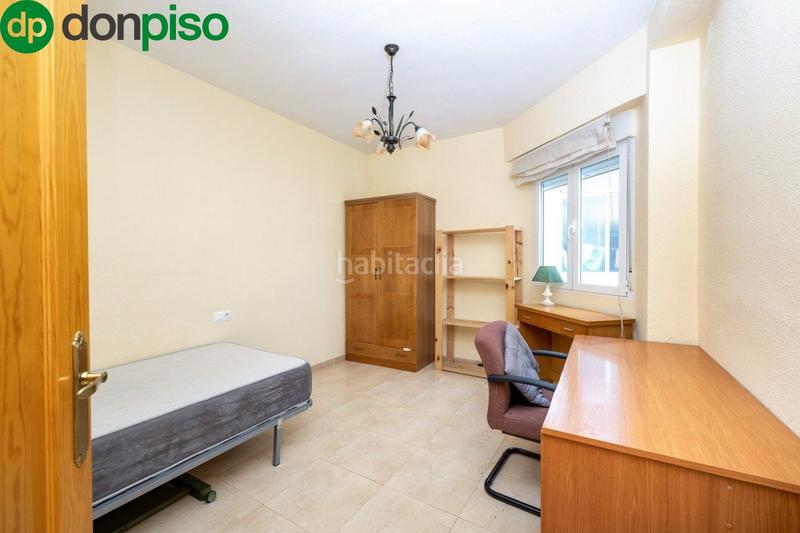Foto ca8dda42-eba3-4bb9-aa0d-9044e14c48b6. Piso fantástico piso en pleno centro , ideal para vivir o invertir. en Granada
