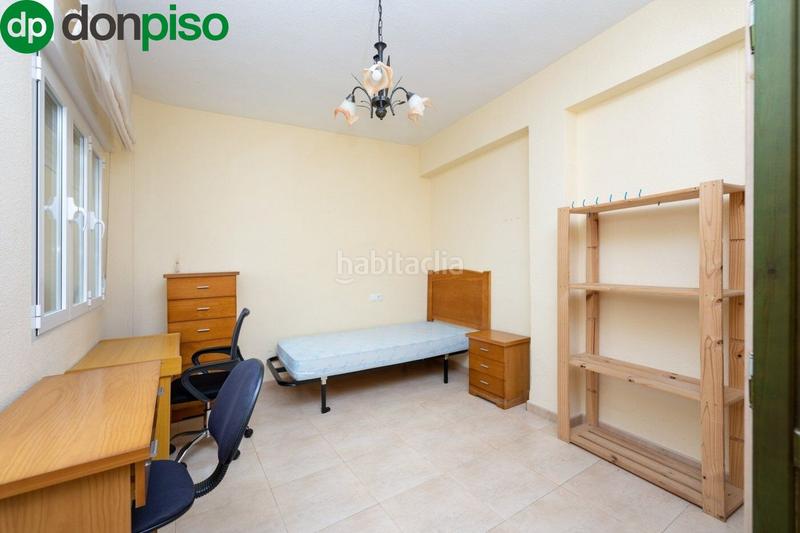 Foto e6ca10f5-9859-436c-b168-52d2daaf13b9. Piso fantástico piso en pleno centro , ideal para vivir o invertir. en Granada