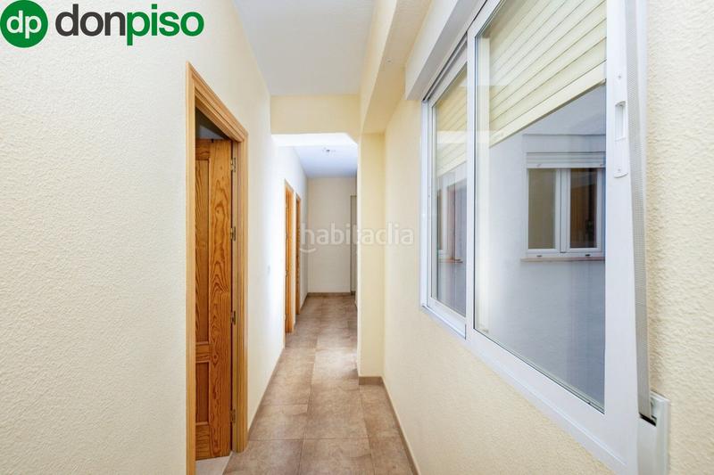 Foto f0d96e69-df99-43f5-8579-2ba169b3ef00. Piso fantástico piso en pleno centro , ideal para vivir o invertir. en Granada