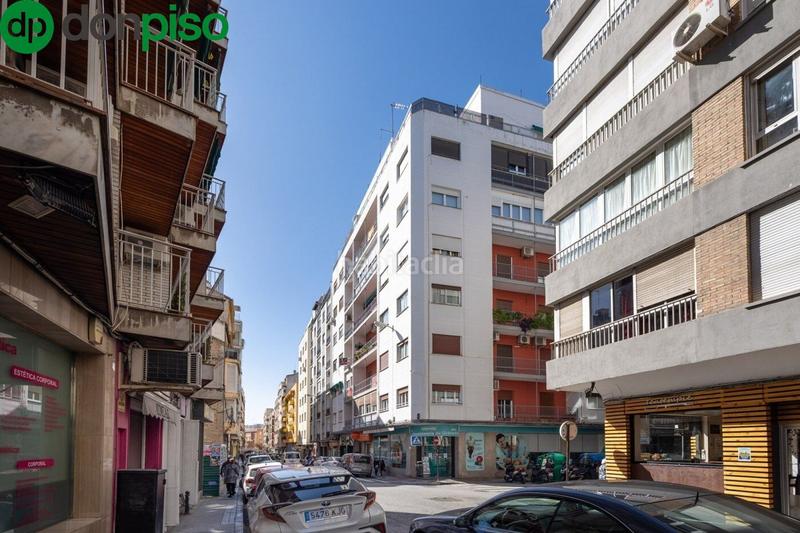 Foto f497d9b1-ee95-4d05-9726-a0ebca30a212. Piso fantástico piso en pleno centro , ideal para vivir o invertir. en Granada