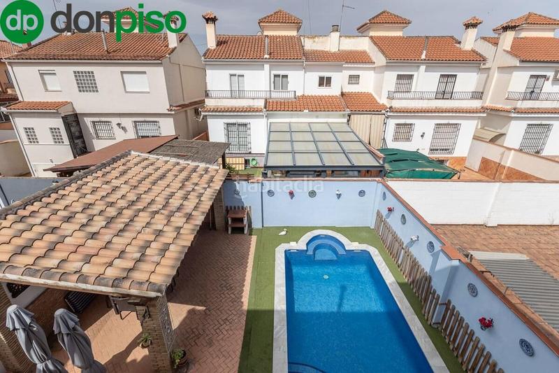 Foto 1f93ea30-b982-4f1d-9b59-a5e0d8a95c25. Casa  adosada con piscina en Santa Fe