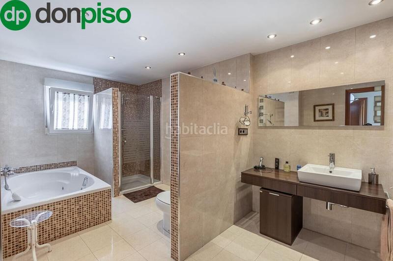 Foto 5cc94006-8eac-4655-b5e8-51400ed51a83. Casa  adosada con piscina en Santa Fe