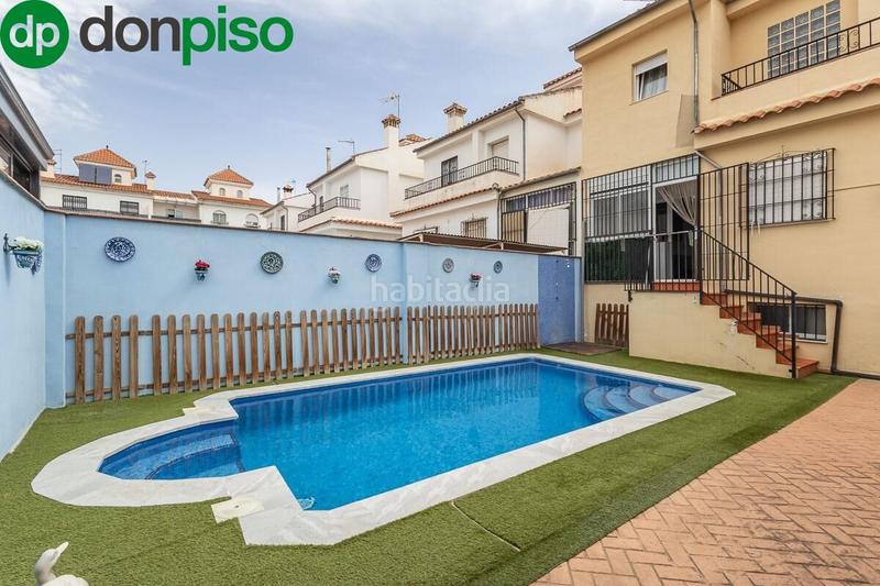 Foto 8d42ef39-1fa0-4026-b0e4-755e58aa8769. Casa  adosada con piscina en Santa Fe