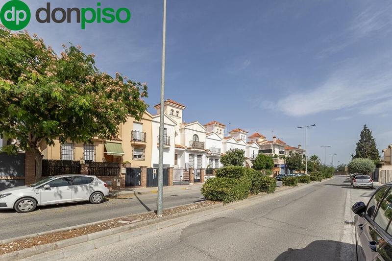 Foto a6440971-49ad-407a-9d1f-ceb5dfeb2c4d. Casa  adosada con piscina en Santa Fe