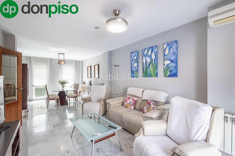 Foto a8dbc4b3-ab5f-4a0d-82d5-554c45c58bb7. Casa  adosada con piscina en Santa Fe
