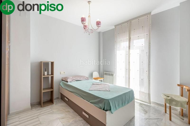 Foto ea9185fa-2982-49f7-b87c-681b58cbf800. Casa  adosada con piscina en Santa Fe