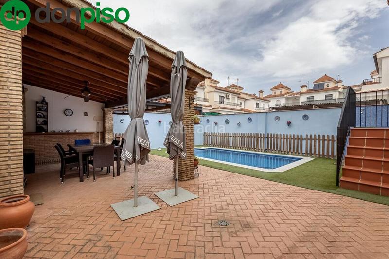 Foto f3fbc45e-789b-45d8-8d0b-f7fe42e5933d. Casa  adosada con piscina en Santa Fe