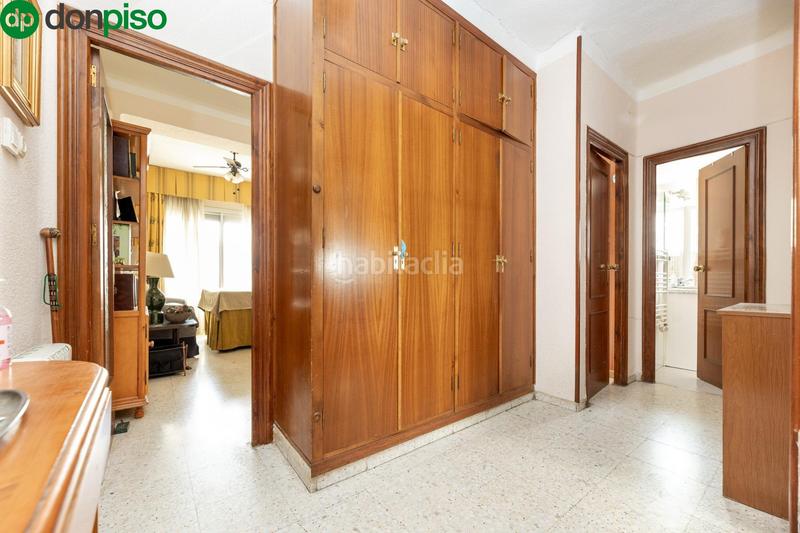 Foto 1826ca0a-d29a-4865-ae50-634774cb4c94. Piso en calle santa margarita 8 fantástico piso junto instituto astrofísica en Granada