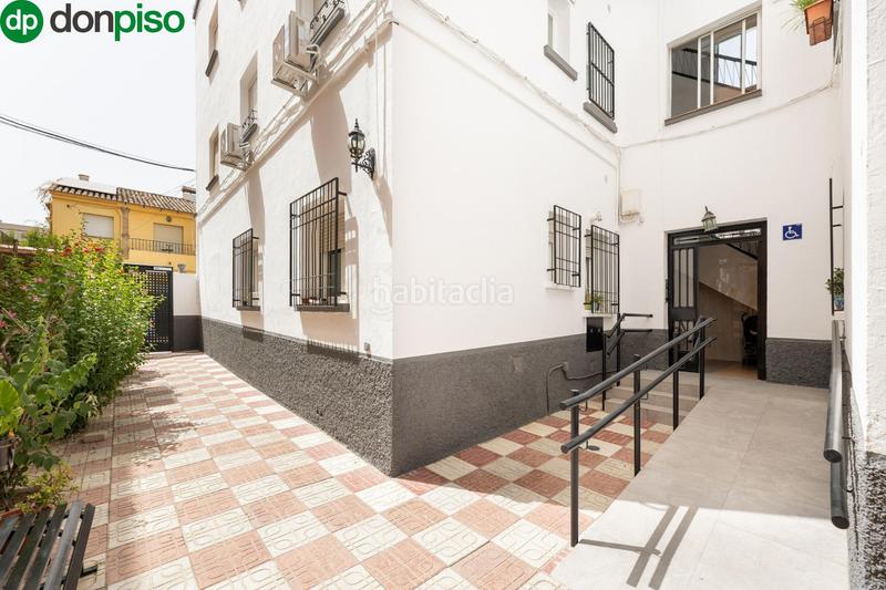 Foto 24795b08-156b-423f-8bc9-b0e3d951da96. Piso en calle santa margarita 8 fantástico piso junto instituto astrofísica en Granada