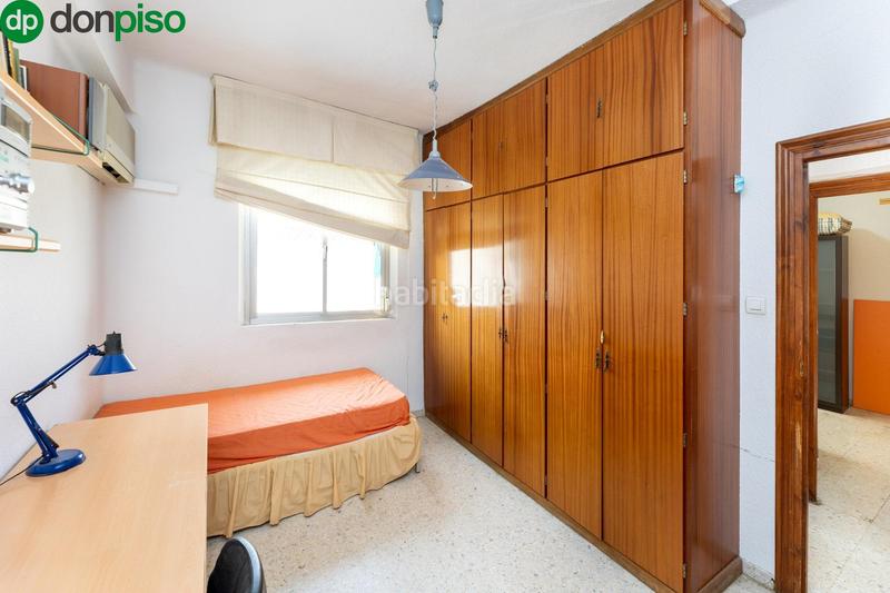 Foto 28456a31-54a2-46a2-a4c5-8757b99bbf2c. Piso en calle santa margarita 8 fantástico piso junto instituto astrofísica en Granada