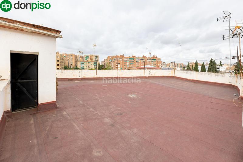Foto 7fc1bfe8-6f57-4d77-a0ef-597c5aa6e418. Piso en calle santa margarita 8 fantástico piso junto instituto astrofísica en Granada