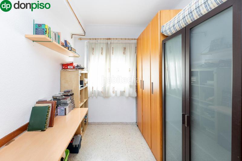Foto a4b5681c-5981-442a-90d0-f08c1a4a7069. Piso en calle santa margarita 8 fantástico piso junto instituto astrofísica en Granada