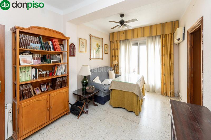 Foto d0b0e3a9-29af-430b-af43-cff65ca99872. Piso en calle santa margarita 8 fantástico piso junto instituto astrofísica en Granada