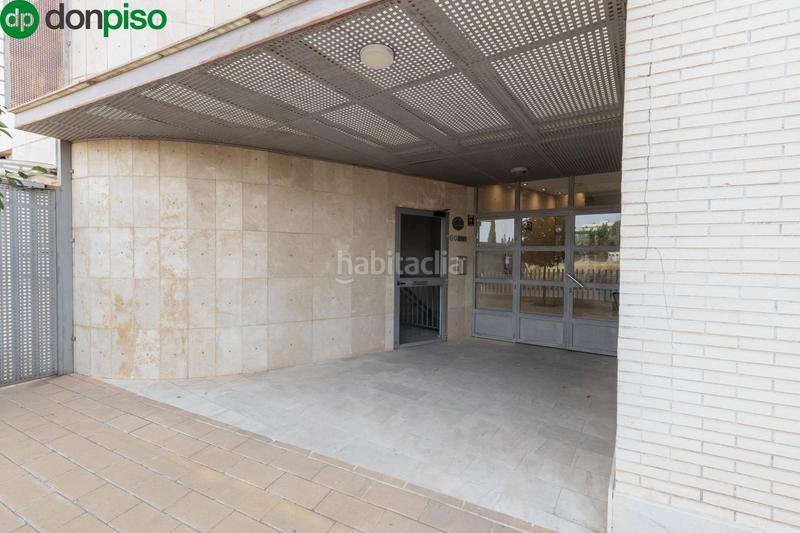 Foto 0570af5a-f787-4171-b5c4-f9f75def4b46. Piso fantástica vivienda vpo con terraza junto al gimnasio we! en Granada