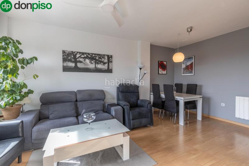 Foto 16456a5c-b244-4661-94c5-757f31bca493. Piso fantástica vivienda vpo con terraza junto al gimnasio we! en Granada