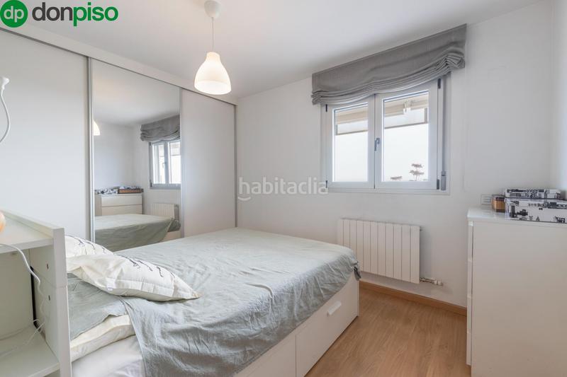 Foto 2f6ff412-6fee-4bb5-bf4c-f75530e57c9c. Piso fantástica vivienda vpo con terraza junto al gimnasio we! en Granada