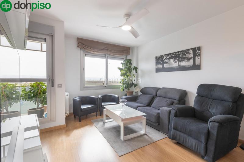 Foto 38834ccd-3f47-46fc-807b-c89f98475fc8. Piso fantástica vivienda vpo con terraza junto al gimnasio we! en Granada