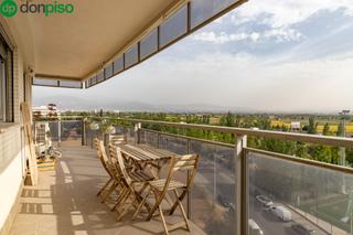 Pis  Calle pintor fernando belda. Fantástica vivienda vpo con terraza junto al gimnasio we!