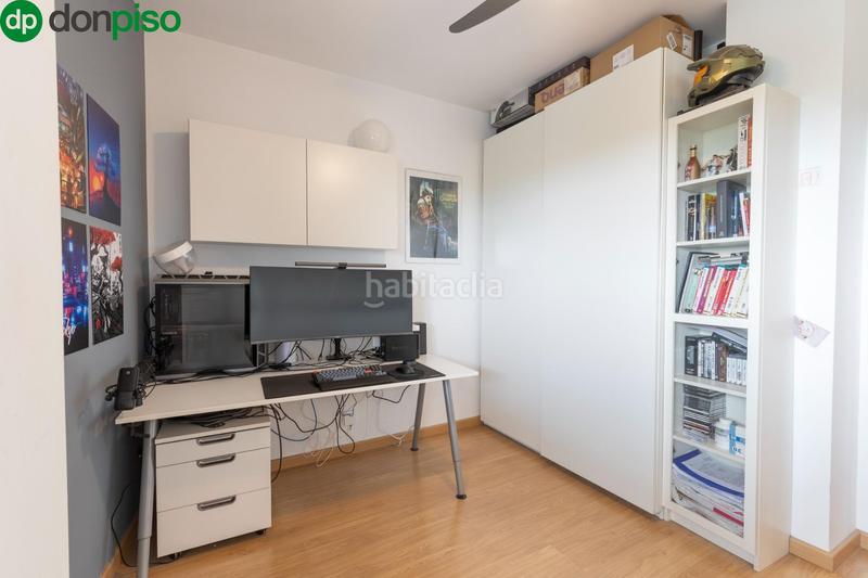 Foto c0767c7b-eac7-4d04-a40e-d22e1941b99d. Piso fantástica vivienda vpo con terraza junto al gimnasio we! en Granada
