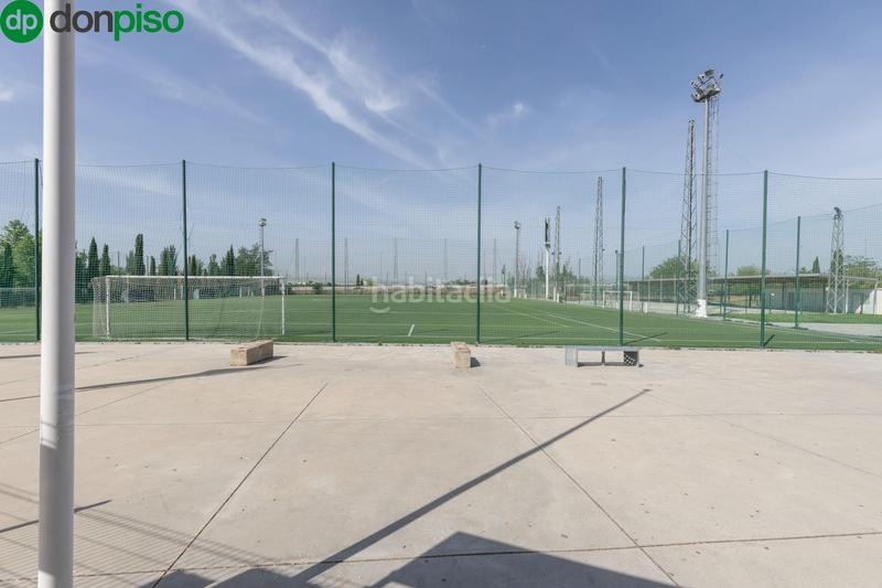 Foto cc236d7f-7e34-49e0-94df-44268a1f4596. Piso fantástica vivienda vpo con terraza junto al gimnasio we! en Granada