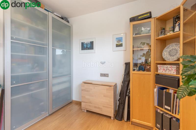 Foto d7a64cb4-367a-4d2a-9469-617aca97ac1c. Piso fantástica vivienda vpo con terraza junto al gimnasio we! en Granada
