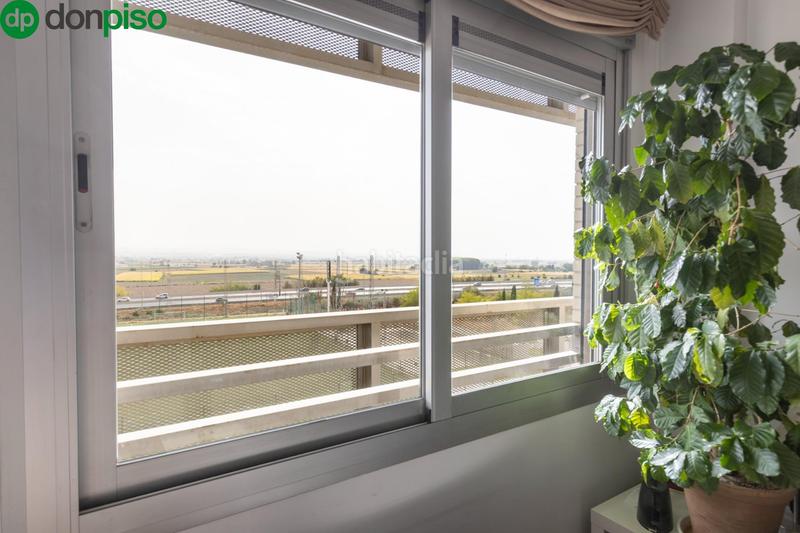 Foto f9f20933-d35c-4dbb-9cdb-1b516a307083. Piso fantástica vivienda vpo con terraza junto al gimnasio we! en Granada